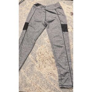 ✨WOMENS MEDIUM GRAY LEGGINGS✨